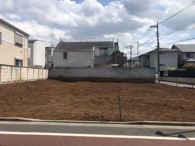東京都世田谷区粕谷の木造2階建て家屋解体工事中の様子です。